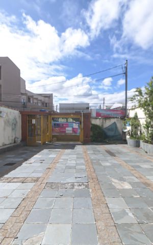 Casa à venda com 145m², 2 quartos e 8 vagasGaragem - Quintal
