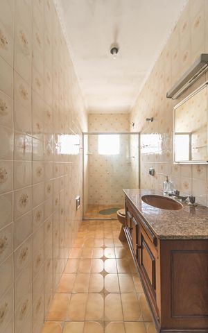 Casa à venda com 145m², 2 quartos e 8 vagasBanheiro
