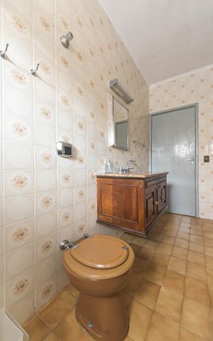 Casa à venda com 145m², 2 quartos e 8 vagasBanheiro