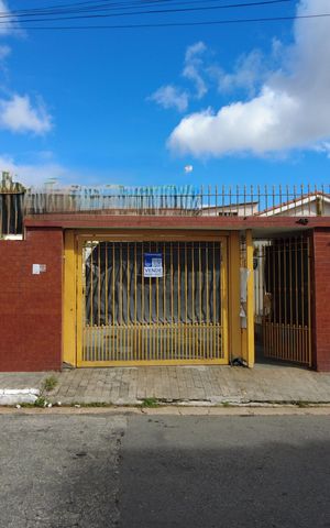 Casa à venda com 145m², 2 quartos e 8 vagasFachada