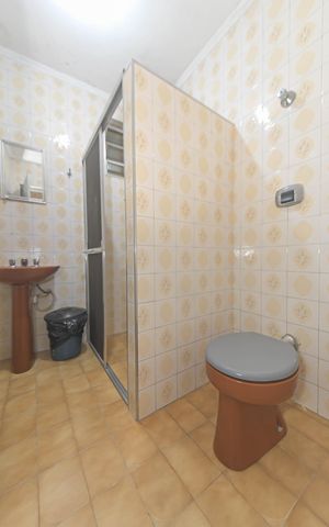 Casa à venda com 145m², 2 quartos e 8 vagasBanheiro de Serviço