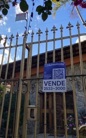Casa à venda com 360m², 5 quartos e 4 vagasPlaca instalada