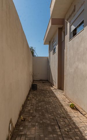 Casa à venda com 412m², 3 quartos e 2 vagas Casa à venda com 412m², 3 quartos e 2 vagasCorredor