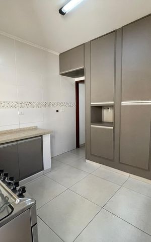 Casa à venda com 200m², 3 quartos e 2 vagas Casa à venda com 200m², 3 quartos e 2 vagasCozinha
