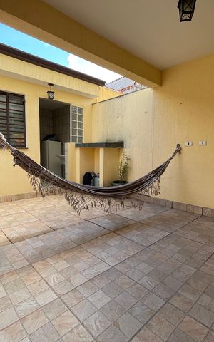 Casa à venda com 200m², 3 quartos e 2 vagas Casa à venda com 200m², 3 quartos e 2 vagasQuintal
