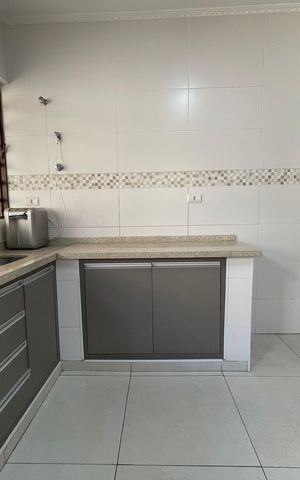Casa à venda com 200m², 3 quartos e 2 vagas Casa à venda com 200m², 3 quartos e 2 vagasCozinha