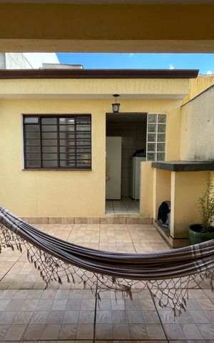 Casa à venda com 200m², 3 quartos e 2 vagas Casa à venda com 200m², 3 quartos e 2 vagasQuintal