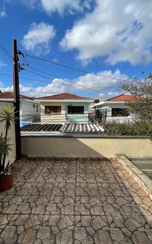 Casa à venda com 200m², 3 quartos e 2 vagas Casa à venda com 200m², 3 quartos e 2 vagasTerraço