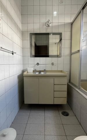 Casa à venda com 200m², 3 quartos e 2 vagas Casa à venda com 200m², 3 quartos e 2 vagasBanheiro 2