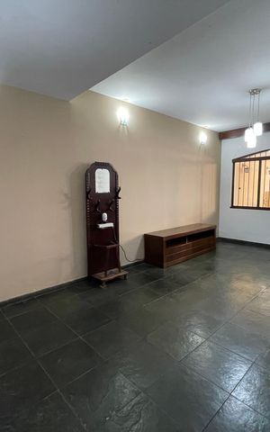 Casa à venda com 200m², 3 quartos e 2 vagas Casa à venda com 200m², 3 quartos e 2 vagasSala