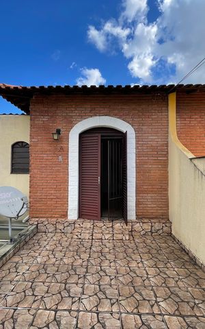 Casa à venda com 200m², 3 quartos e 2 vagas Casa à venda com 200m², 3 quartos e 2 vagasTerraço