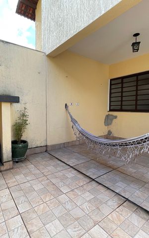 Casa à venda com 200m², 3 quartos e 2 vagas Casa à venda com 200m², 3 quartos e 2 vagasQuintal