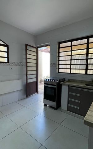 Casa à venda com 200m², 3 quartos e 2 vagas Casa à venda com 200m², 3 quartos e 2 vagasCozinha