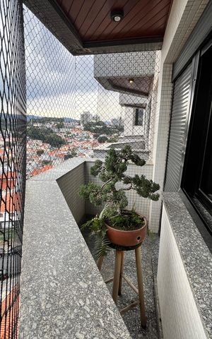 Apartamento à venda com 189m², 4 quartos e 4 vagasVaranda da Suíte 1