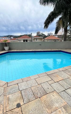 Apartamento à venda com 189m², 4 quartos e 4 vagasÁrea comum - Piscina