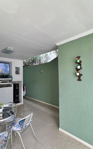 Casa de condomínio à venda com 280m², 4 quartos e 3 vagasÁrea externa