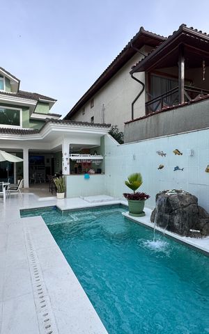 Casa de condomínio à venda com 280m², 4 quartos e 3 vagasÁrea externa