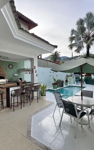 Casa de condomínio à venda com 280m², 4 quartos e 3 vagasÁrea externa