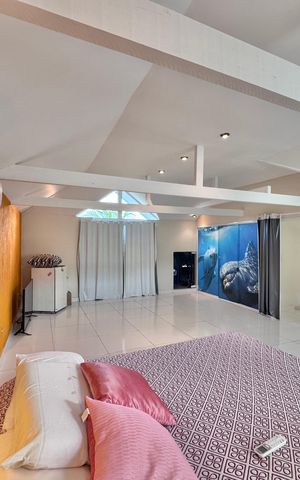 Casa de condomínio à venda com 280m², 4 quartos e 3 vagasSótão - Salão