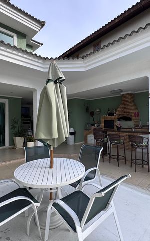 Casa de condomínio à venda com 280m², 4 quartos e 3 vagasÁrea externa