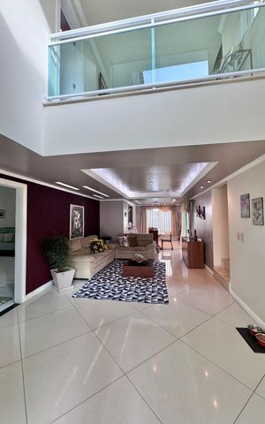 Casa de condomínio à venda com 280m², 4 quartos e 3 vagasSala