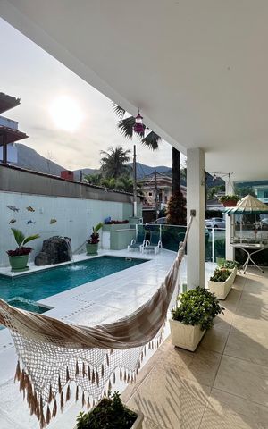 Casa de condomínio à venda com 280m², 4 quartos e 3 vagasÁrea externa