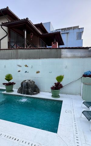 Casa de condomínio à venda com 280m², 4 quartos e 3 vagasÁrea externa