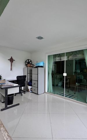 Casa de condomínio à venda com 280m², 4 quartos e 3 vagasÁrea externa