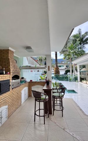 Casa de condomínio à venda com 280m², 4 quartos e 3 vagasÁrea externa