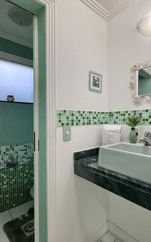 Casa de condomínio à venda com 280m², 4 quartos e 3 vagasLavabo