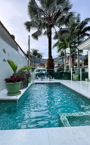 Casa de condomínio à venda com 280m², 4 quartos e 3 vagasÁrea externa