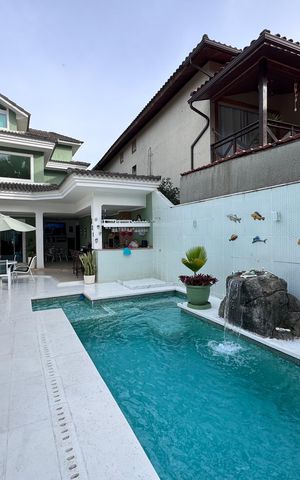 Casa de condomínio à venda com 280m², 4 quartos e 3 vagasÁrea externa