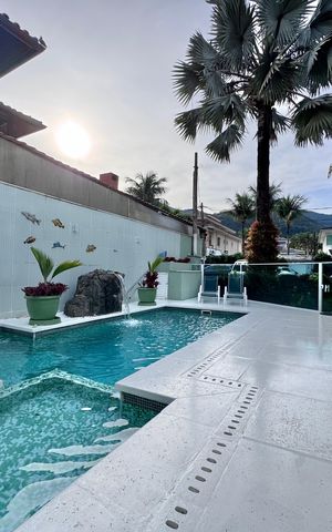 Casa de condomínio à venda com 280m², 4 quartos e 3 vagasÁrea externa
