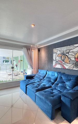 Casa de condomínio à venda com 280m², 4 quartos e 3 vagasSala