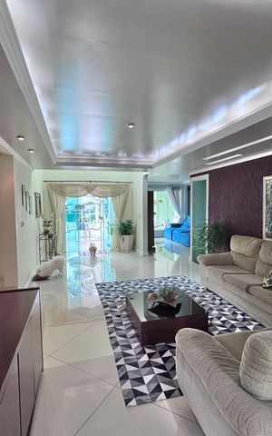 Casa de condomínio à venda com 280m², 4 quartos e 3 vagasSala