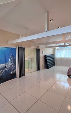Casa de condomínio à venda com 280m², 4 quartos e 3 vagasSótão - Salão