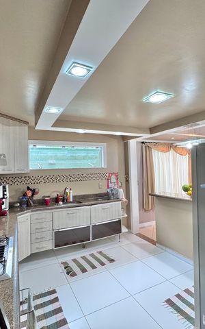 Casa de condomínio à venda com 280m², 4 quartos e 3 vagasCozinha