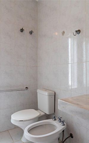 Casa à venda com 145m², 2 quartos e 1 vaga Casa à venda com 145m², 2 quartos e 1 vagaBanheiro