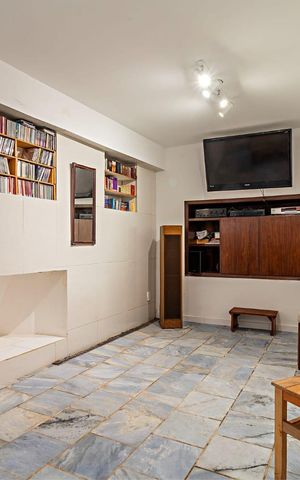 Casa à venda com 145m², 2 quartos e 1 vaga Casa à venda com 145m², 2 quartos e 1 vagaSala de TV