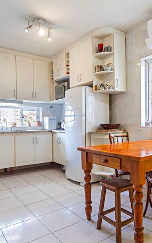 Casa à venda com 145m², 2 quartos e 1 vaga Casa à venda com 145m², 2 quartos e 1 vagaCozinha