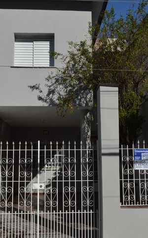 Casa à venda com 155m², 3 quartos e 1 vagaFachada + Plaquinha