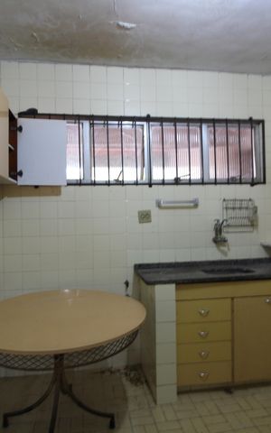 Casa de condomínio à venda com 374m², 4 quartos e 2 vagasCasa 2: Cozinha