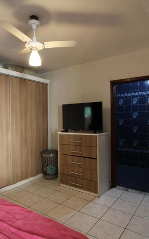 Casa de condomínio à venda com 374m², 4 quartos e 2 vagasCasa 1: Quarto 2 - Suíte