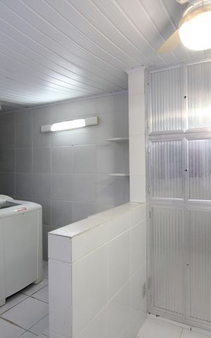 Casa de condomínio à venda com 374m², 4 quartos e 2 vagasCasa 1: Área de Serviço