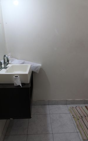 Casa de condomínio à venda com 374m², 4 quartos e 2 vagasCasa 1: Banheiro Social