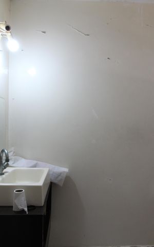 Casa de condomínio à venda com 374m², 4 quartos e 2 vagasCasa 1: Banheiro Social
