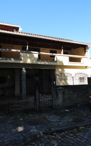 Casa de condomínio à venda com 374m², 4 quartos e 2 vagasFachada