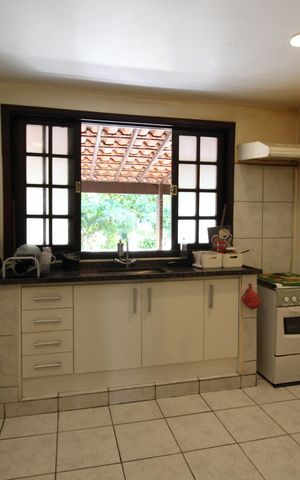 Casa de condomínio à venda com 374m², 4 quartos e 2 vagasCasa 1: Cozinha