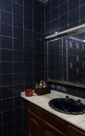 Casa de condomínio à venda com 374m², 4 quartos e 2 vagasCasa 1: Quarto 2 - Banheiro
