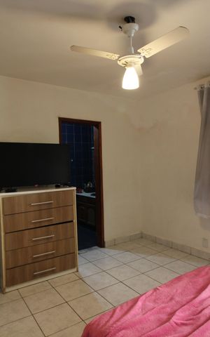 Casa de condomínio à venda com 374m², 4 quartos e 2 vagasCasa 1: Quarto 2 - Suíte